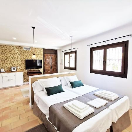 Apartamentos Tres Llaves Palacio De Vela De Los Cobos Úbeda Esterno foto