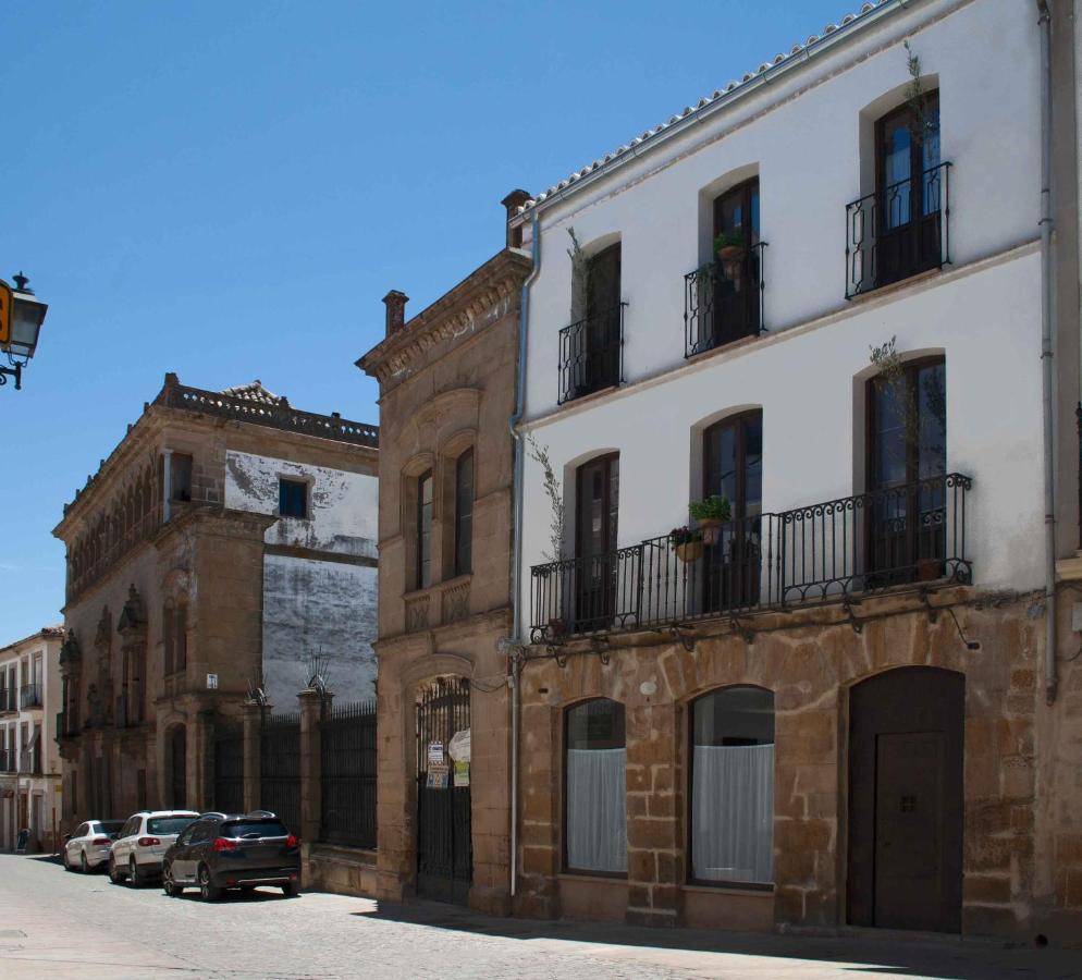 Apartamentos Tres Llaves Palacio De Vela De Los Cobos Úbeda Esterno foto