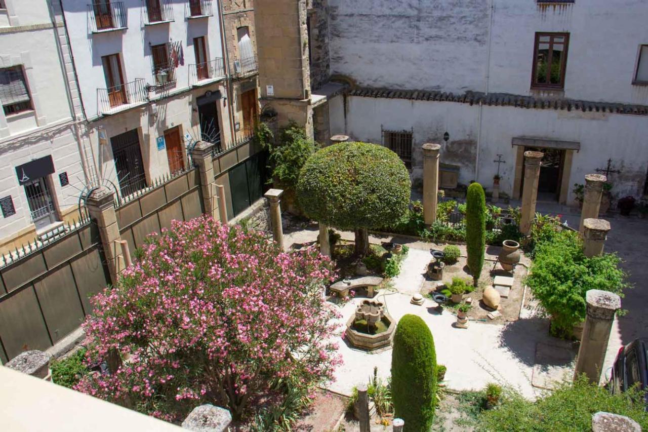 Apartamentos Tres Llaves Palacio De Vela De Los Cobos Úbeda Esterno foto