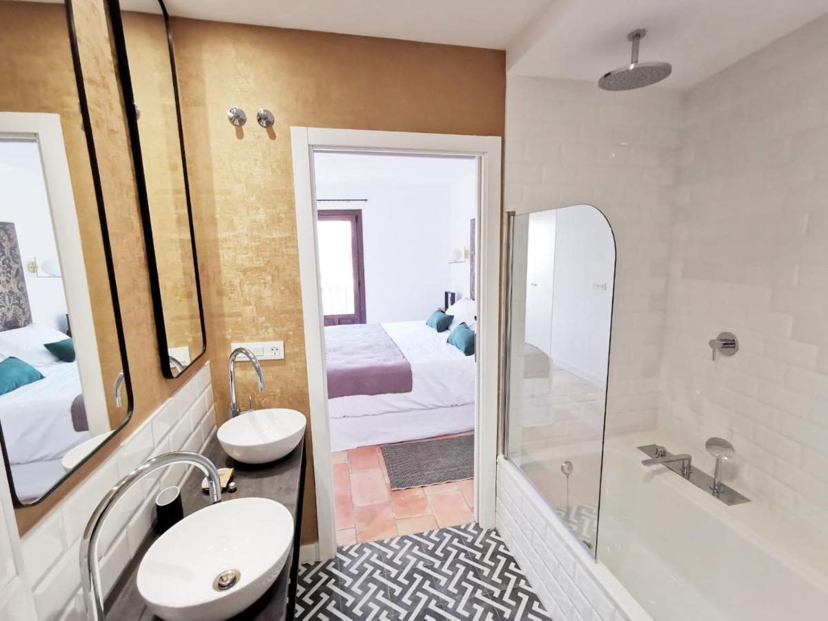 Apartamentos Tres Llaves Palacio De Vela De Los Cobos Úbeda Esterno foto
