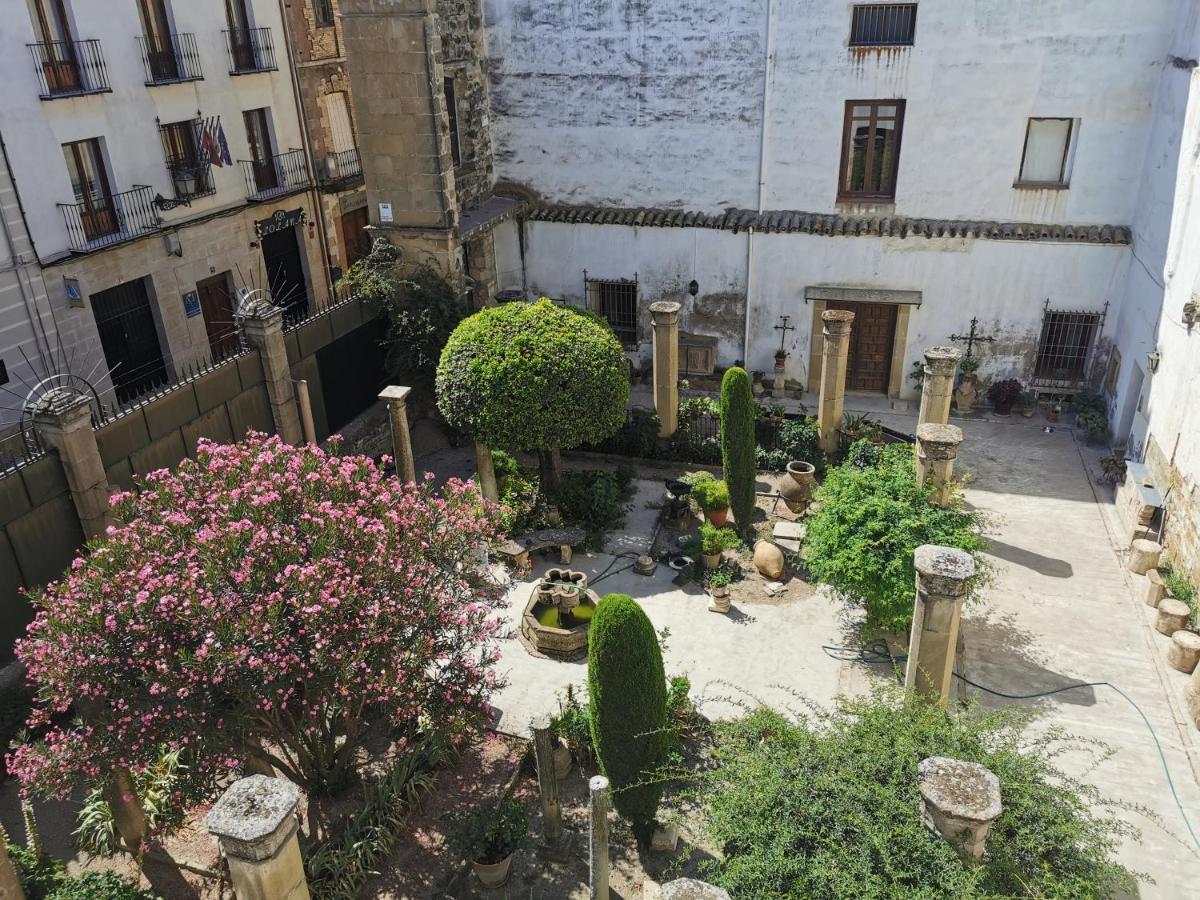 Apartamentos Tres Llaves Palacio De Vela De Los Cobos Úbeda Esterno foto