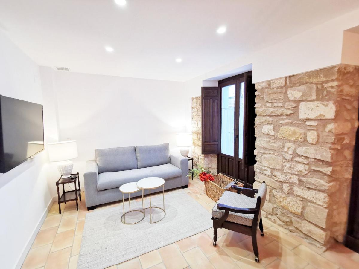 Apartamentos Tres Llaves Palacio De Vela De Los Cobos Úbeda Esterno foto
