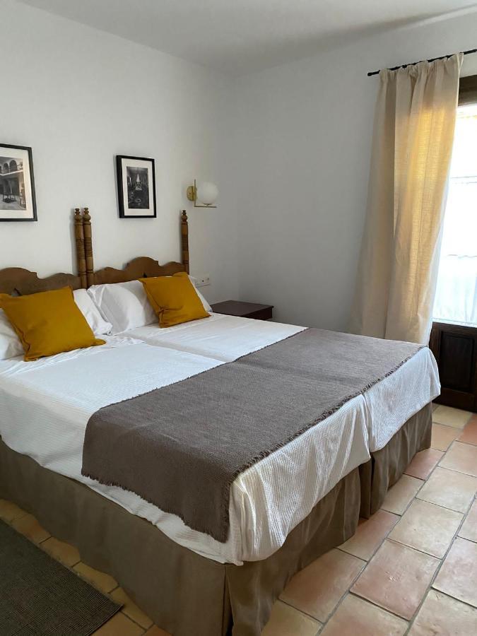 Apartamentos Tres Llaves Palacio De Vela De Los Cobos Úbeda Esterno foto